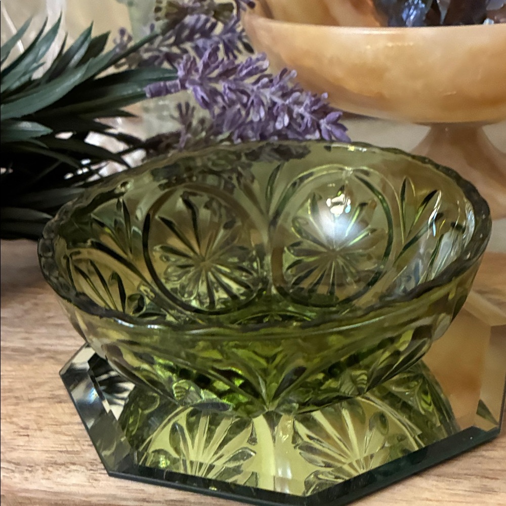 Vintage Anchor Hocking Avocado Green Glass Bowl with Medallion Pattern